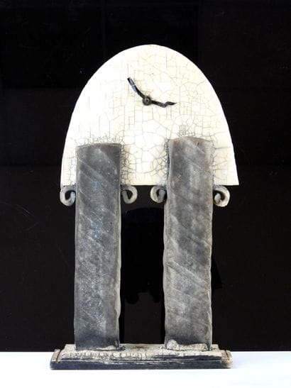 Agnès HIS (born 1954).
Raku clock. 
H : 40
Provenance:...