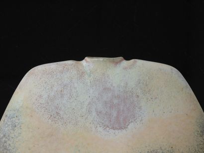 VIREBENT.
Open-necked lenticular porcelain...