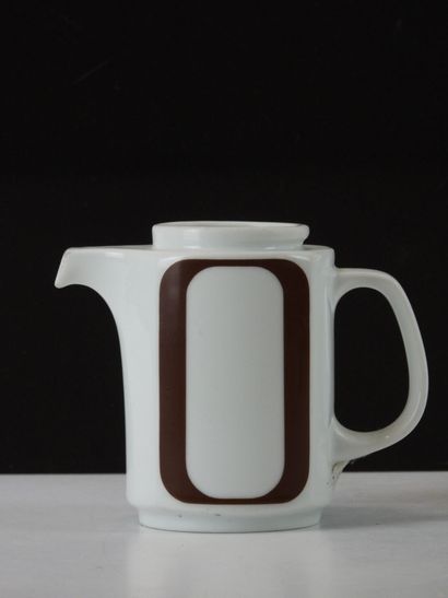 ROSENTHAL.
Meeting of two small teapots of...