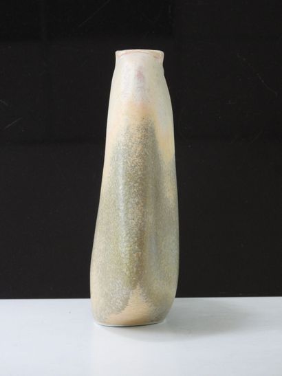 VIREBENT.
Open-necked lenticular porcelain...