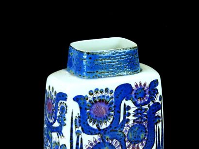 Berte JESSEN (XXth) for ROYAL COPENHAGEN.
Porcelain...