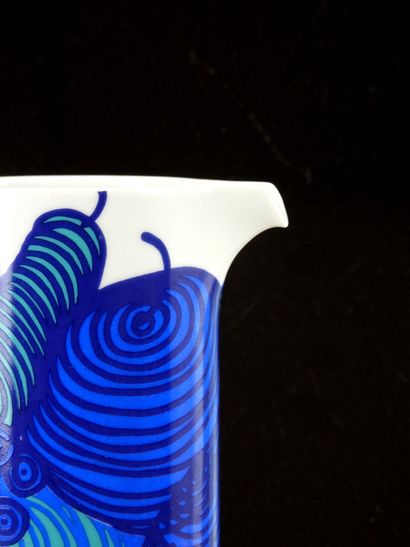 THOMAS, GERMANY.
Porcelain decanter with...