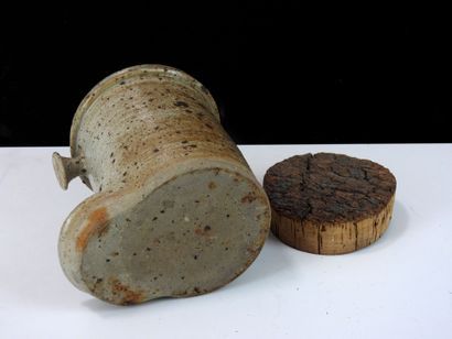 Gherkin jar with tong rest and side receptacle...