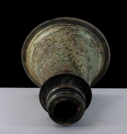 Agnès HIS (b. 1954, France).
Large horn vase...
