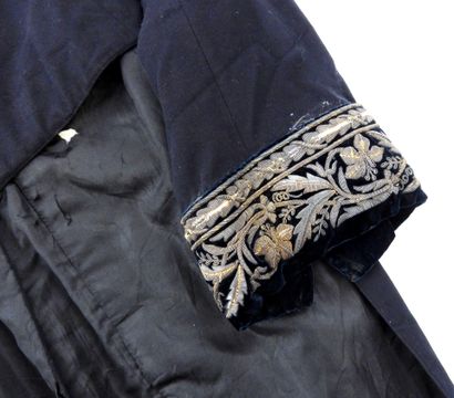 UNIFORMES. Habit brodé de fonctionnaire des...