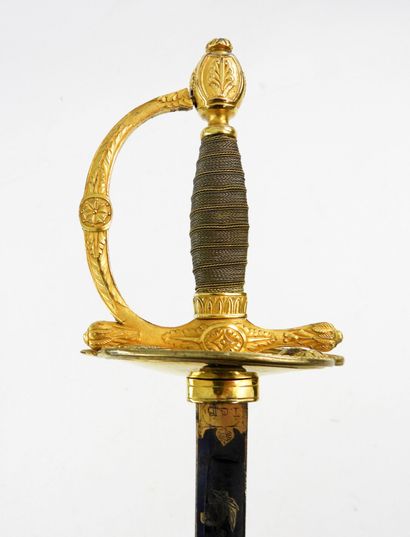 ARMES BLANCHES. Belle épée d'officier supérieur...