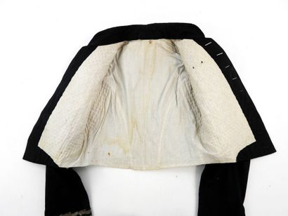 UNIFORMES. Habit à basques de fonctionnaire...