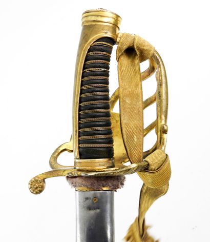ARMES BLANCHES. Sabre d'officier du 6e régiment...