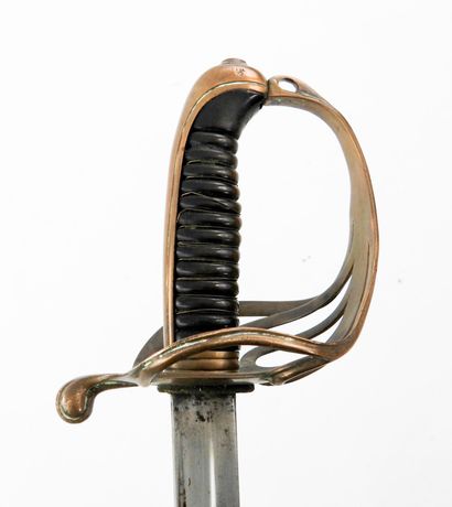 ARMES BLANCHES. Sabre d'officier de cavalerie...
