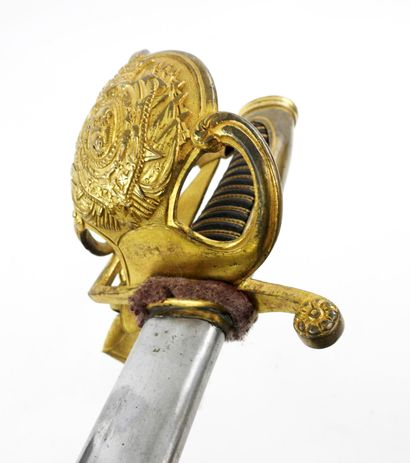 ARMES BLANCHES. Sabre d'officier du 6e régiment...