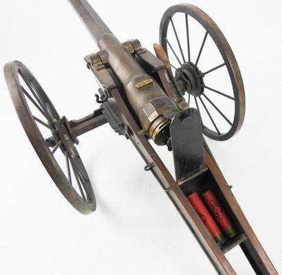 CURIOSITÉ. Modèle réduit d'un canon à chargement...