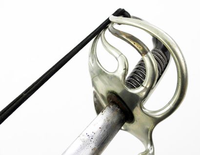 ARMES BLANCHES. Sabre d'officier d'infanterie...