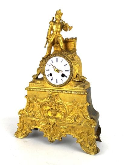 CURIOSITÉS: Pendule de cheminée en bronze...