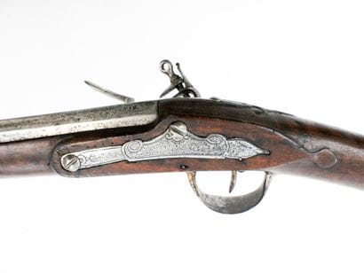 FIREARMS. Officer's flintlock rifle, walnut...