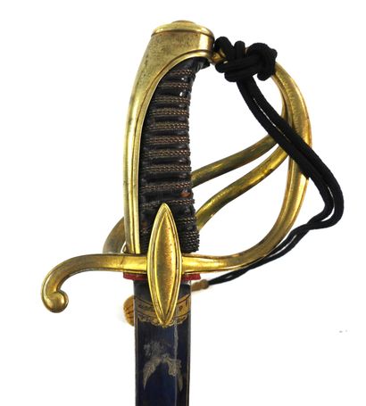 ARMES BLANCHES. Sabre d'officier de cavalerie...