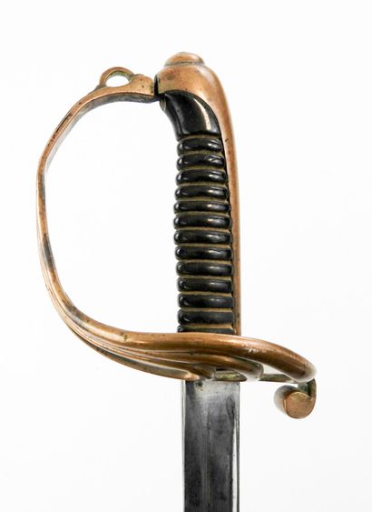 ARMES BLANCHES. Sabre d'officier de cavalerie...