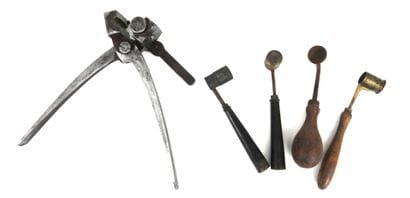 SPARE PARTS. Steel bullet mould, 4 powder...