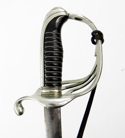 ARMES BLANCHES. Sabre d'officier d'infanterie...