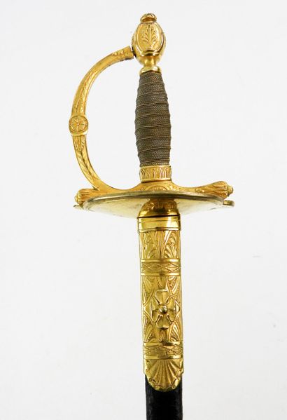 ARMES BLANCHES. Belle épée d'officier supérieur...
