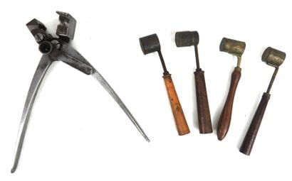SPARE PARTS. Steel bullet mould, 4 powder...