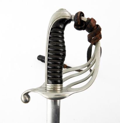 ARMES BLANCHES. Sabre d'officier d'infanterie...