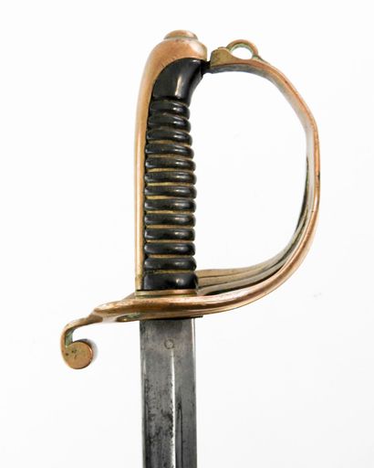 ARMES BLANCHES. Sabre d'officier de cavalerie...