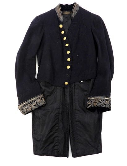 UNIFORMES. Habit brodé de fonctionnaire des...