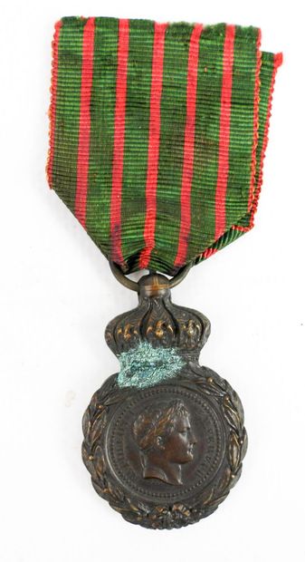 DÉCORATIONS. Médaille de St -Hélène en bronze...