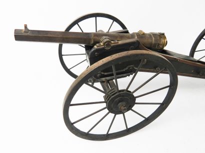 CURIOSITÉ. Modèle réduit d'un canon à chargement...