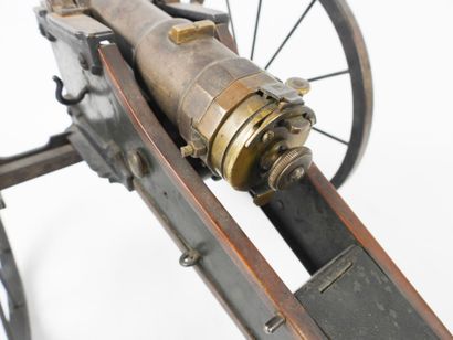 CURIOSITÉ. Modèle réduit d'un canon à chargement...