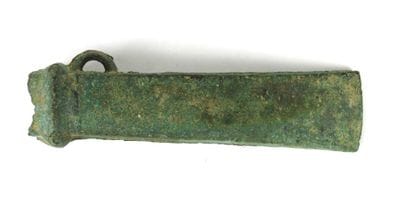 ARCHÉOLOGIE. Hache à douille. France, Age...