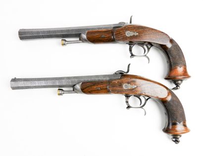ARMES à FEU. Paire de pistolets d'officier...