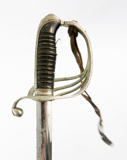 ARMES BLANCHES. Sabre d'officier d'infanterie...