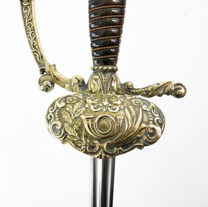 ARMES BLANCHES. Epée d'officier des chasseurs...