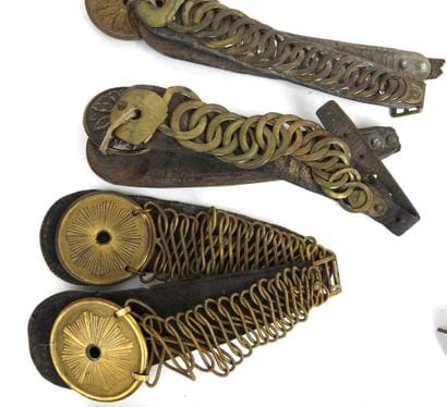 SPARE PARTS. Set consisting of 2 chinstraps...