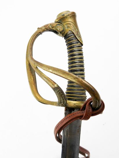 ARMES BLANCHES. Sabre d'officier de cavalerie...