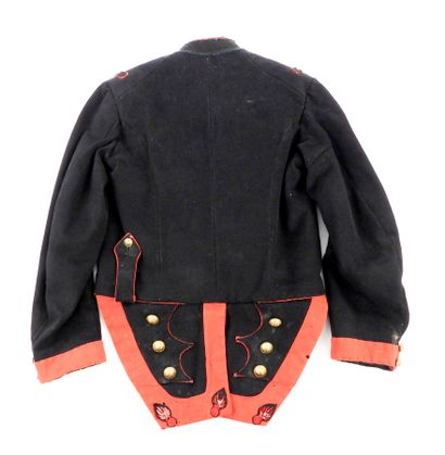 UNIFORMES. Habit à basques de pompier en...