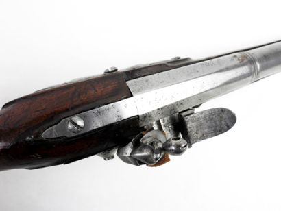 ARMES à FEU. Pistolet à silex à monture en...