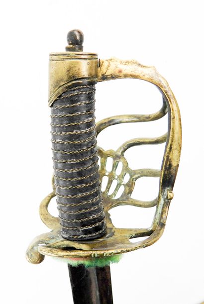 ARMES BLANCHES. Sabre d'officier de cavalerie...