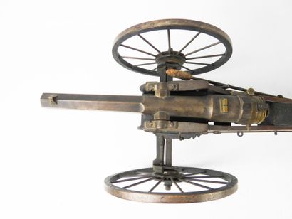 CURIOSITÉ. Modèle réduit d'un canon à chargement...