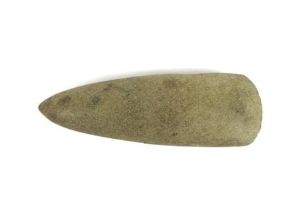 ARCHÉOLOGIE. Hache polie. France, Néolithique...