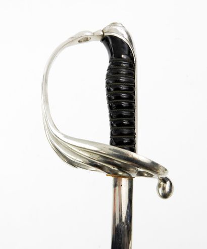 ARMES BLANCHES. Sabre d'officier d'infanterie...