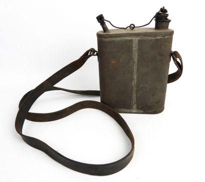 EQUIPMENT. Rectangular tin-plated iron regulation...