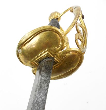 ARMES BLANCHES. Forte épée de chevau-léger...
