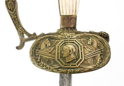ARMES BLANCHES. Epée d'officier supérieur...