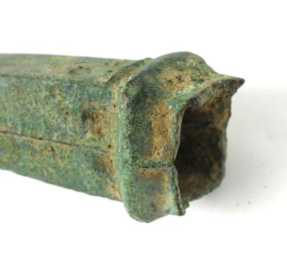 ARCHÉOLOGIE. Hache à douille. France, Age...
