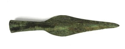 ARCHÉOLOGIE. Pointe de lance en « flamme...
