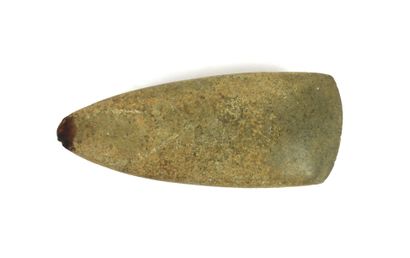 ARCHÉOLOGIE. Hache polie. France, Néolithique...