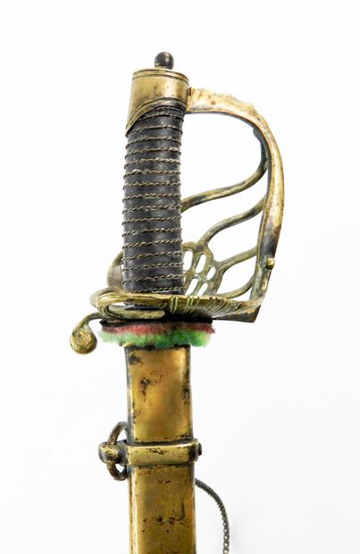 ARMES BLANCHES. Sabre d'officier de cavalerie...