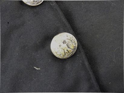UNIFORMES. Habit à basques de fonctionnaire...